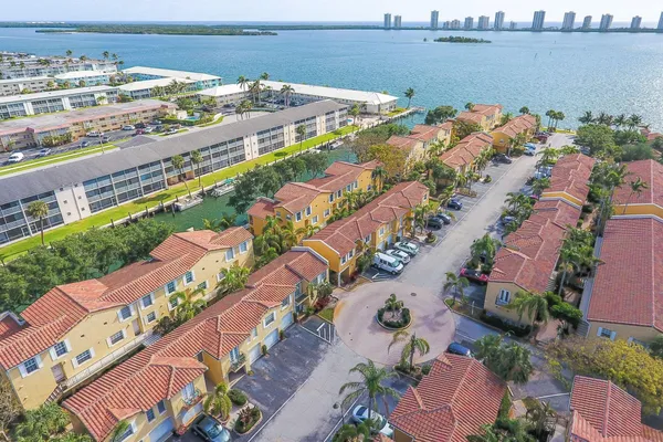 $2,200 | 1030 Lake Shore Drive, Unit 202, Lake Park, FL 33403