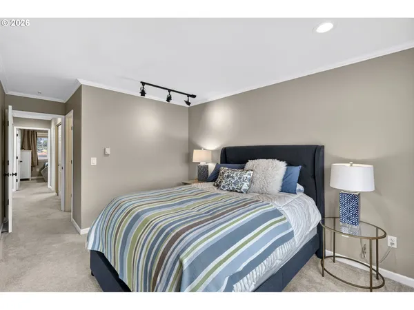 $298,800 | 4970 South Landing Drive, Unit 304, Portland, OR 97239