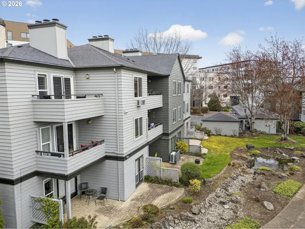 $298,800 | 4970 South Landing Drive, Unit 304, Portland, OR 97239