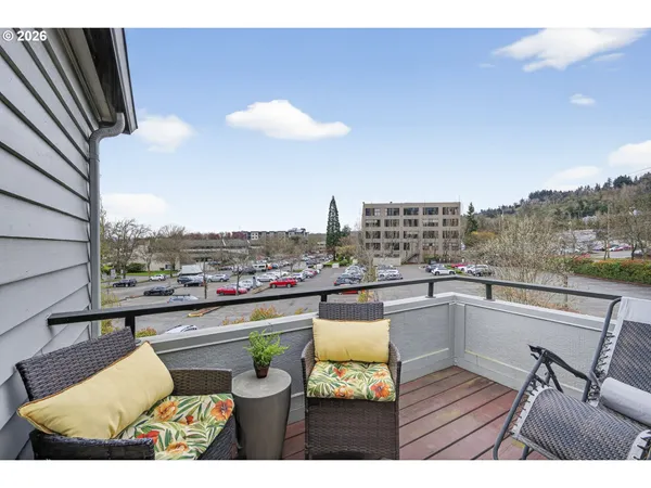 $298,800 | 4970 South Landing Drive, Unit 304, Portland, OR 97239