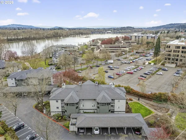 $298,800 | 4970 South Landing Drive, Unit 304, Portland, OR 97239