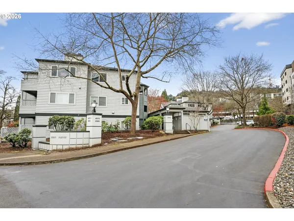 $298,800 | 4970 South Landing Drive, Unit 304, Portland, OR 97239