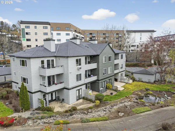 $298,800 | 4970 South Landing Drive, Unit 304, Portland, OR 97239