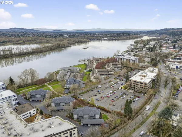 $298,800 | 4970 South Landing Drive, Unit 304, Portland, OR 97239