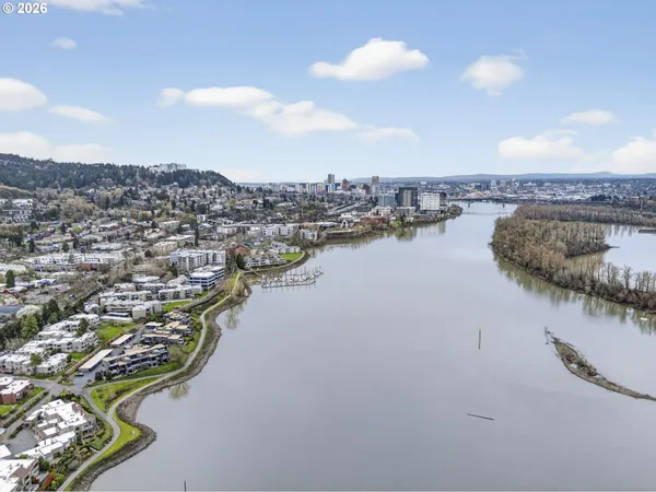 $298,800 | 4970 South Landing Drive, Unit 304, Portland, OR 97239