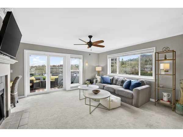$298,800 | 4970 South Landing Drive, Unit 304, Portland, OR 97239