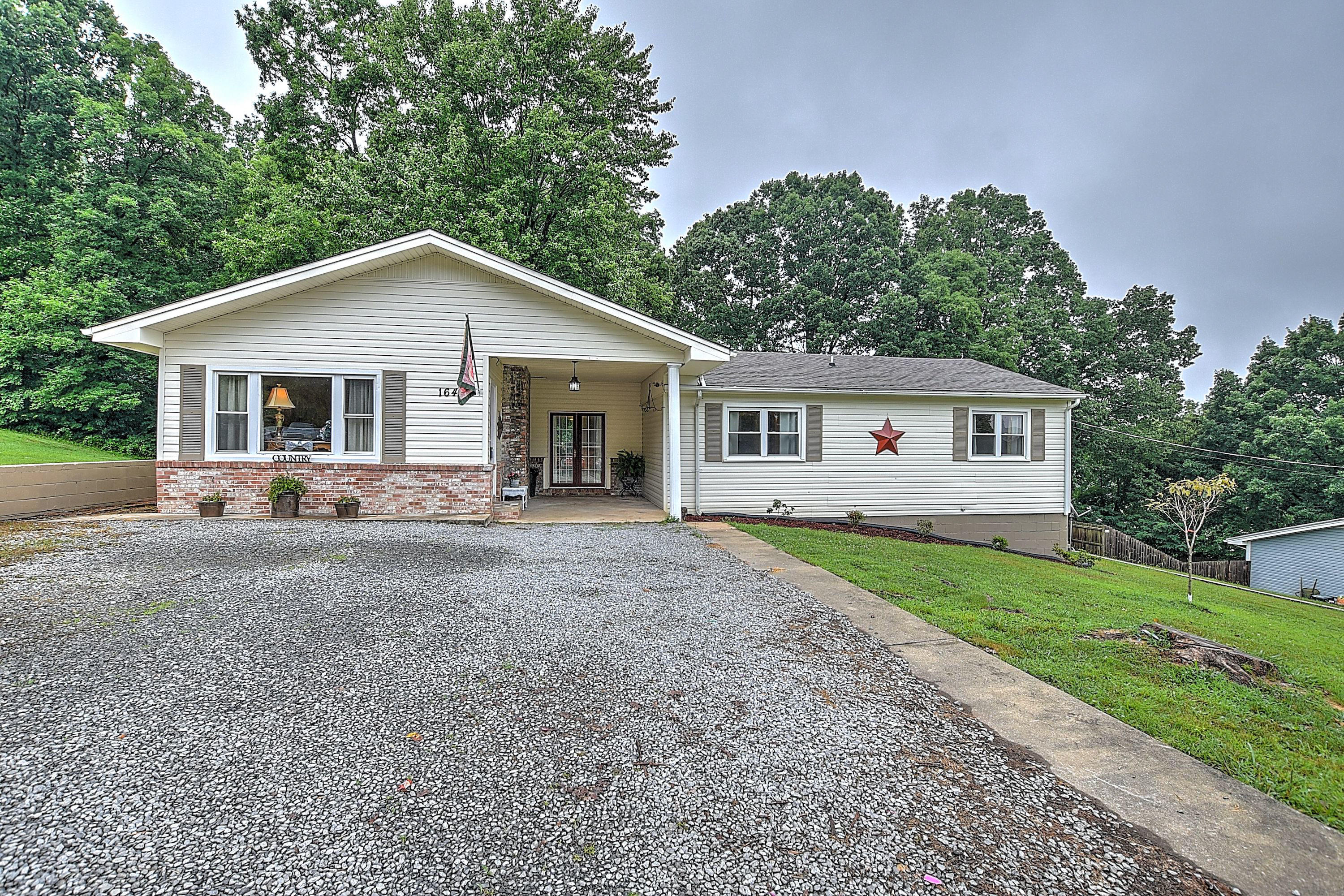 1647 Dexter Road Kingsport, TN 37660 - Photo 2 of 33 1647 Dexter-3