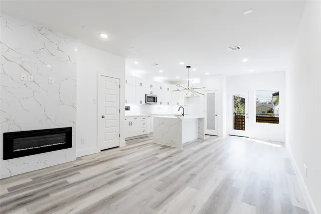 $639,385 | 610 East 41st Street, Unit A B, Houston, TX 77022