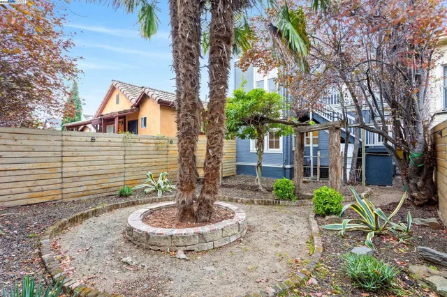 $679,000 | 857 Athens Avenue, Oakland, CA 94607