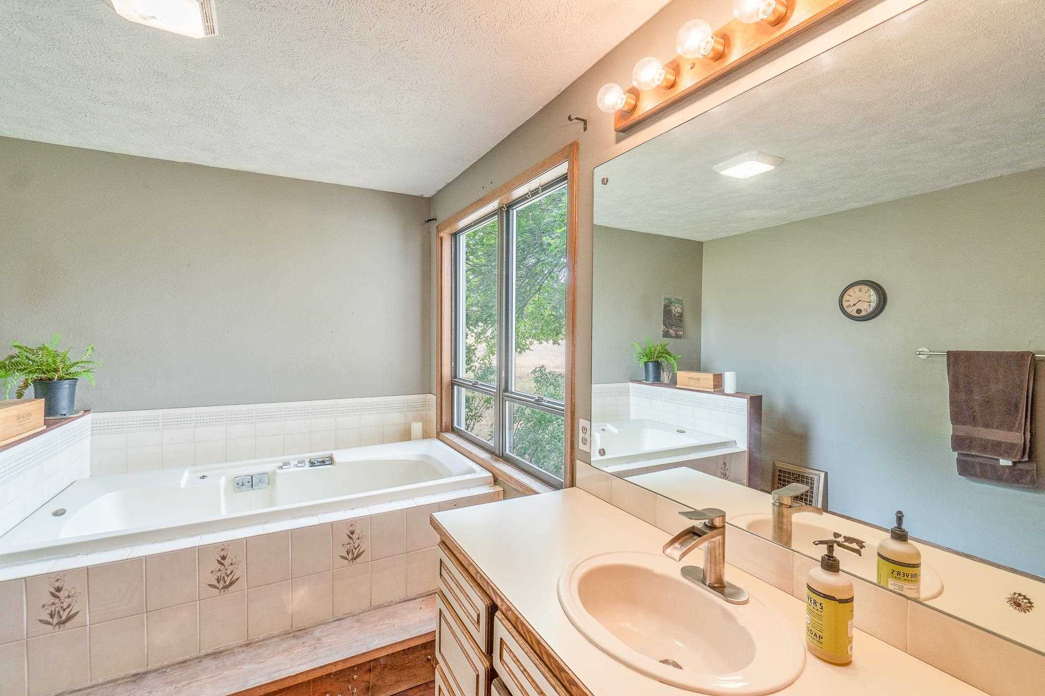 42929 South Cove Road Tekoa, WA 99033 - Photo 16 of 49