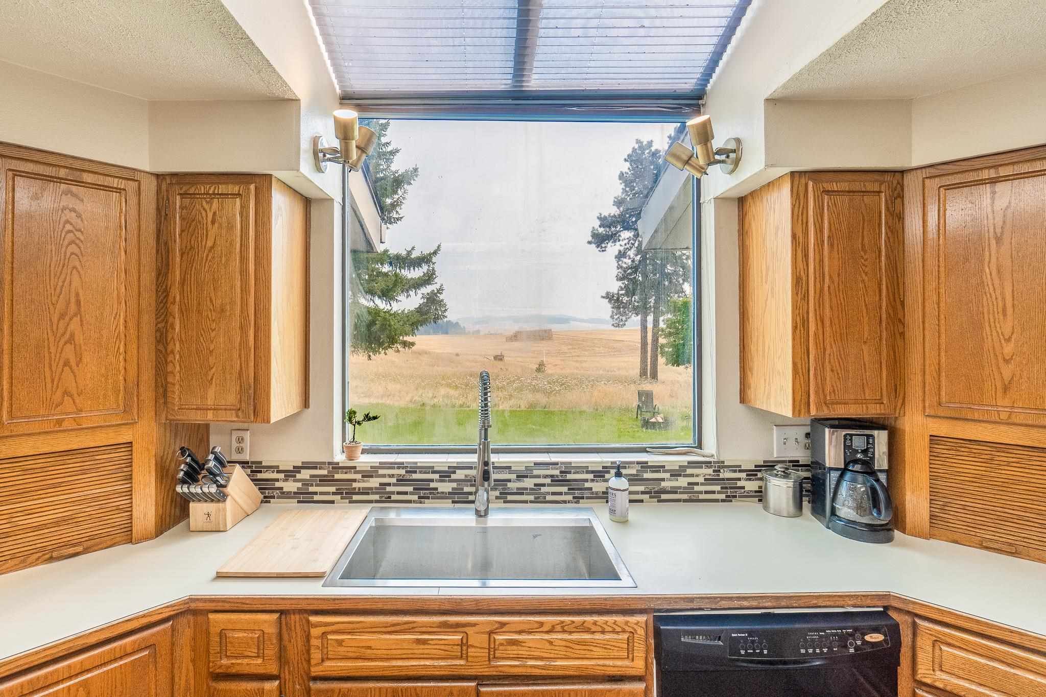 42929 South Cove Road Tekoa, WA 99033 - Photo 7 of 49