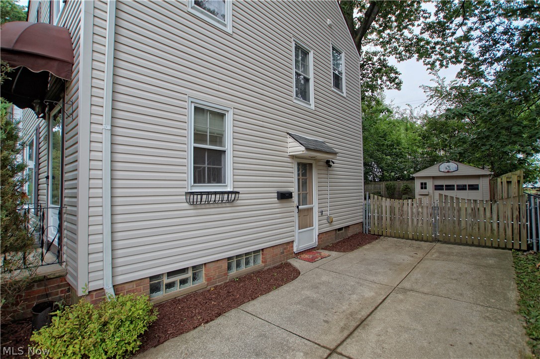 1149 Argonne Road Cleveland, OH 44121 - Photo 3 of 28 Gallery Image 3