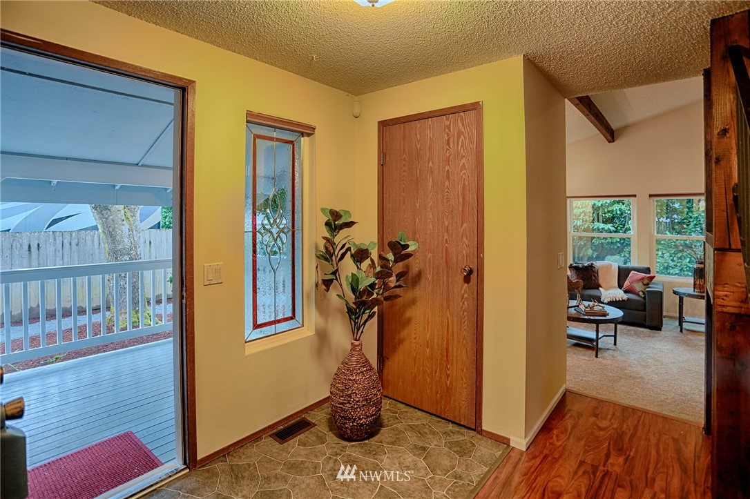 16822 29th Drive Southeast Bothell, WA 98012 - Photo 3 of 17 Gallery Image 3