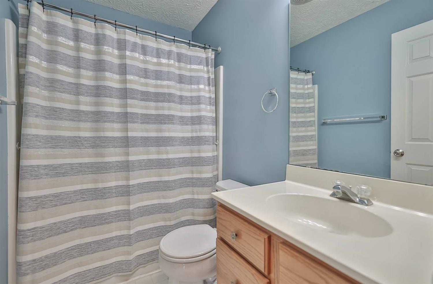 684 Regent Road Cincinnati, OH 45245 - Photo 17 of 30 Gallery Image 17