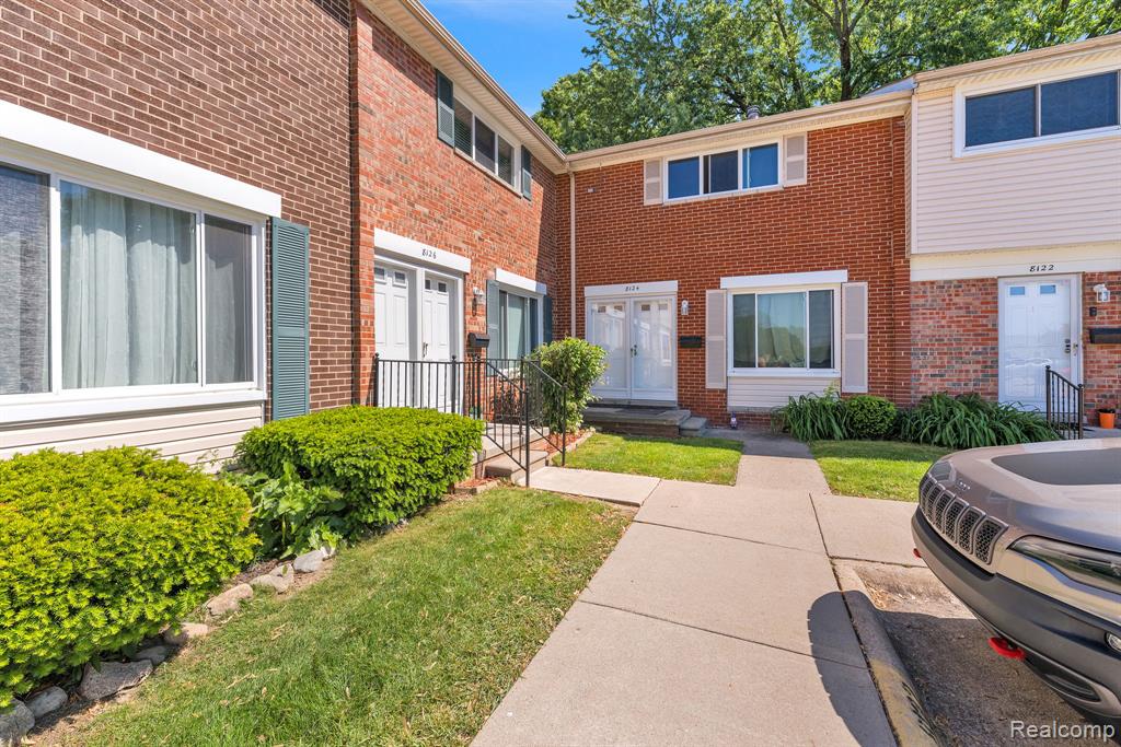 8126 Farnum Avenue Warren, MI 48093 - Photo 2 of 35
