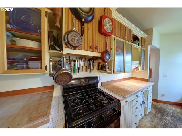 $775,000 | 123 West 1st Street, Cannon Beach, OR 97110