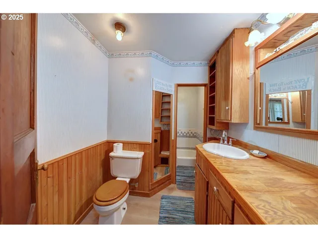 $775,000 | 123 West 1st Street, Cannon Beach, OR 97110