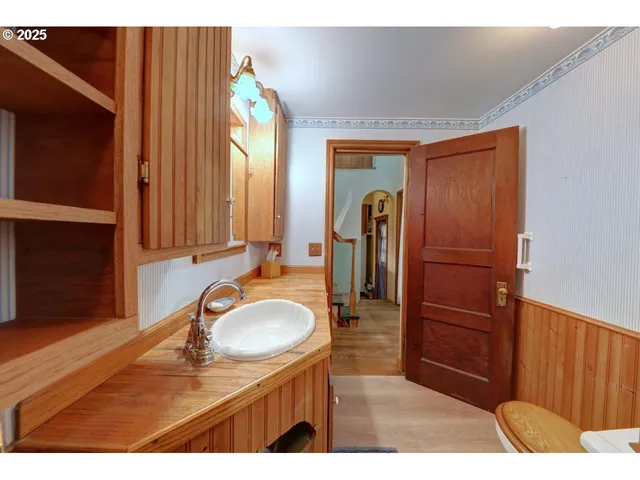 $775,000 | 123 West 1st Street, Cannon Beach, OR 97110