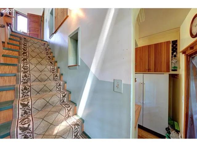 $775,000 | 123 West 1st Street, Cannon Beach, OR 97110