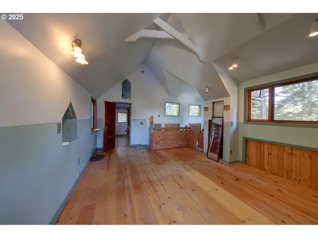 $775,000 | 123 West 1st Street, Cannon Beach, OR 97110