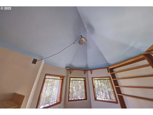 $775,000 | 123 West 1st Street, Cannon Beach, OR 97110