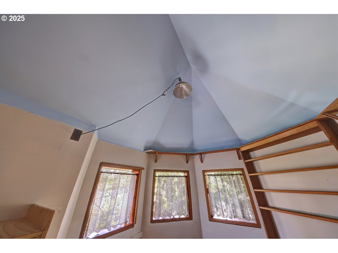 123 West 1st Street Cannon Beach, OR 97110 - Photo 29 of 35 a view of entryway