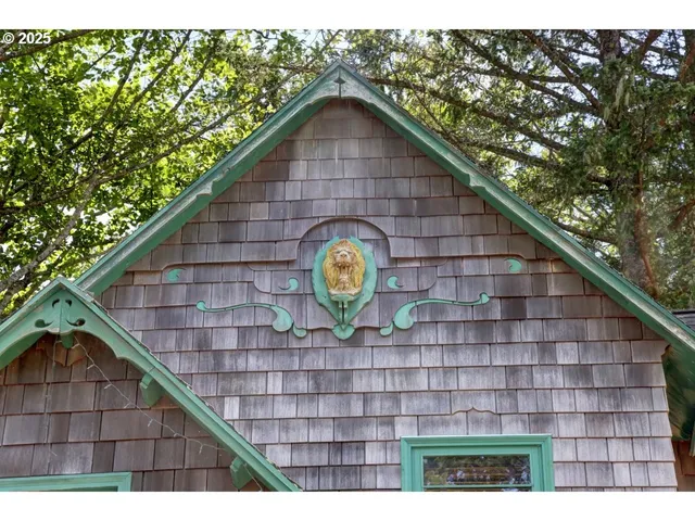 $775,000 | 123 West 1st Street, Cannon Beach, OR 97110