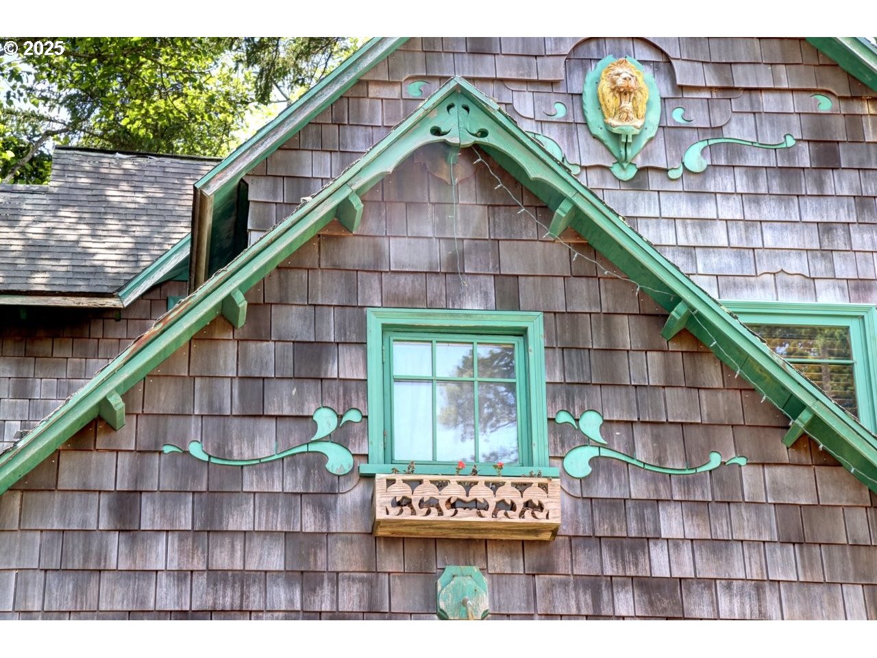 123 West 1st Street Cannon Beach, OR 97110 - Photo 31 of 35 a picture of outdoor space with seating area