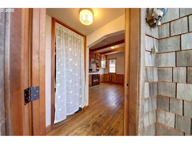 $775,000 | 123 West 1st Street, Cannon Beach, OR 97110