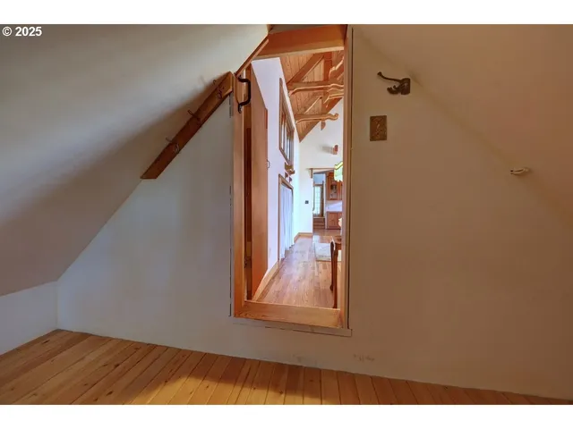 $775,000 | 123 West 1st Street, Cannon Beach, OR 97110