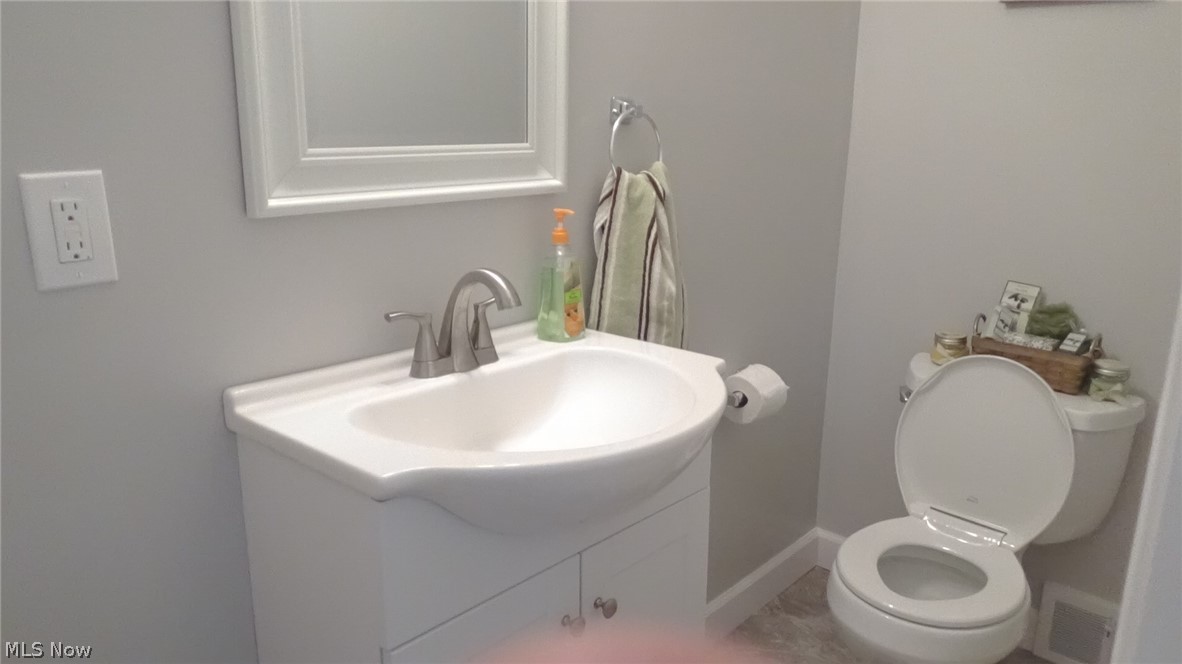 7276 Maplewood Road Parma, OH 44130 - Photo 7 of 17