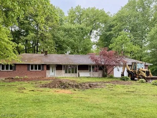 $192,500 | 6978 Stewart Sharon Road, Hubbard, OH 44425