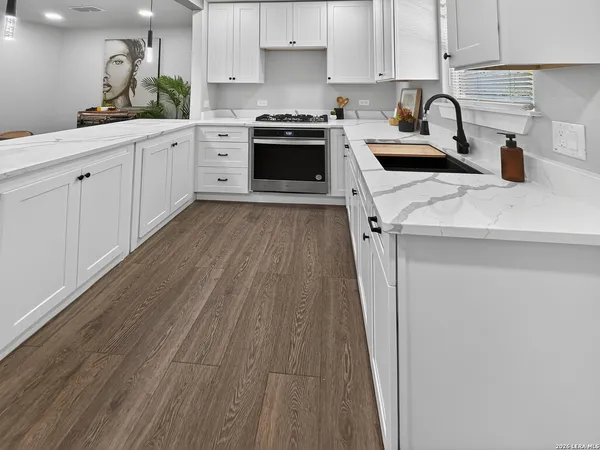 $599,000 | 703 West Rosewood Avenue, San Antonio, TX 78212