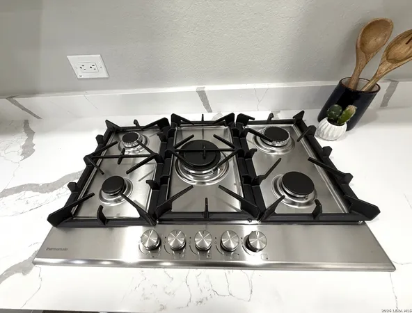 $599,000 | 703 West Rosewood Avenue, San Antonio, TX 78212