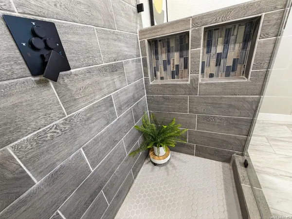 $599,000 | 703 West Rosewood Avenue, San Antonio, TX 78212