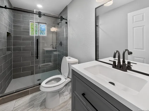 $599,000 | 703 West Rosewood Avenue, San Antonio, TX 78212