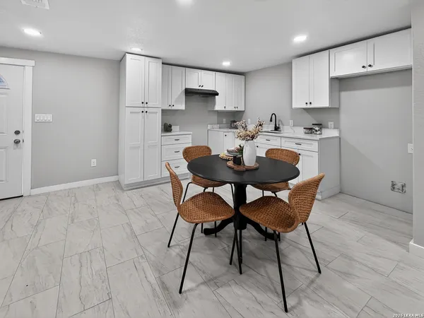 $599,000 | 703 West Rosewood Avenue, San Antonio, TX 78212