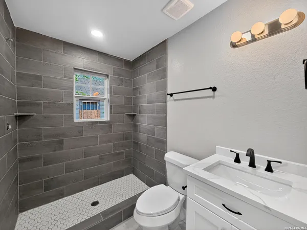 $599,000 | 703 West Rosewood Avenue, San Antonio, TX 78212