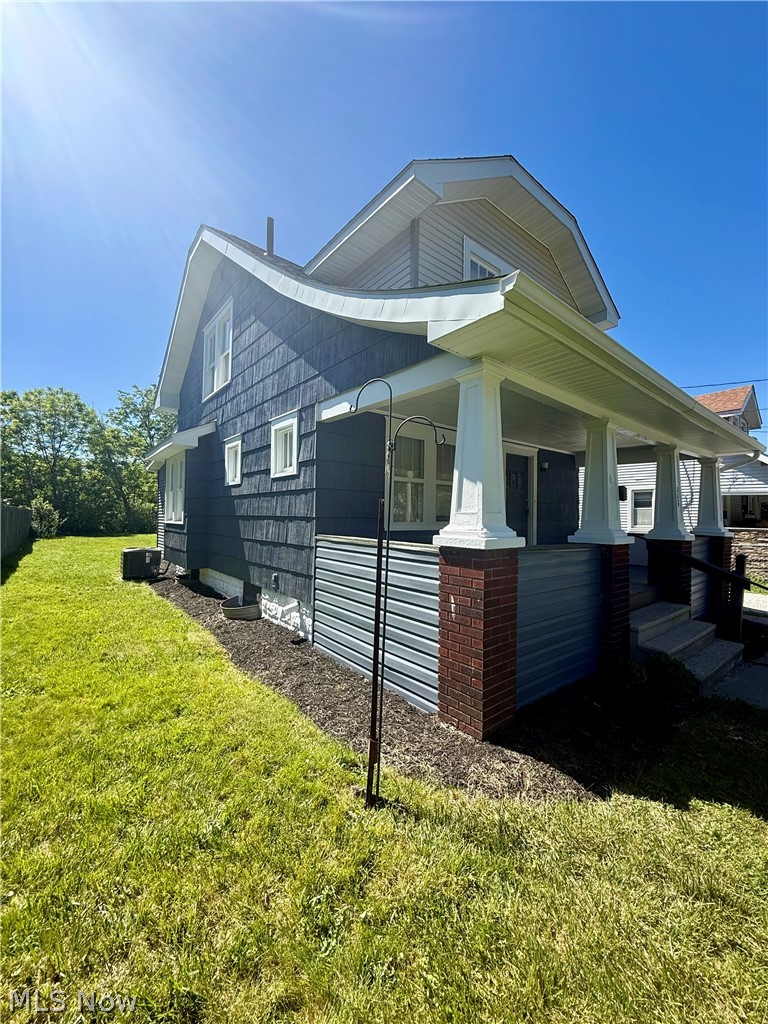 586 Brittain Road Akron, OH 44305 - Photo 1 of 13