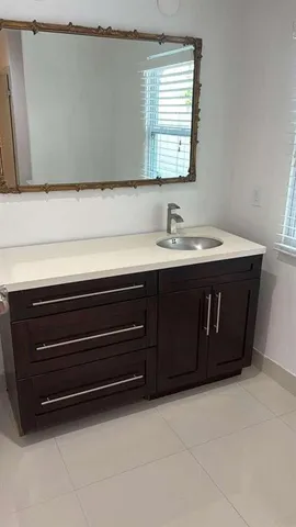 a close up view of a washer and dryer