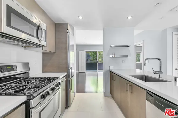 $3,895 | 1730 Sawtelle Boulevard, Unit 208, Los Angeles, CA 90025
