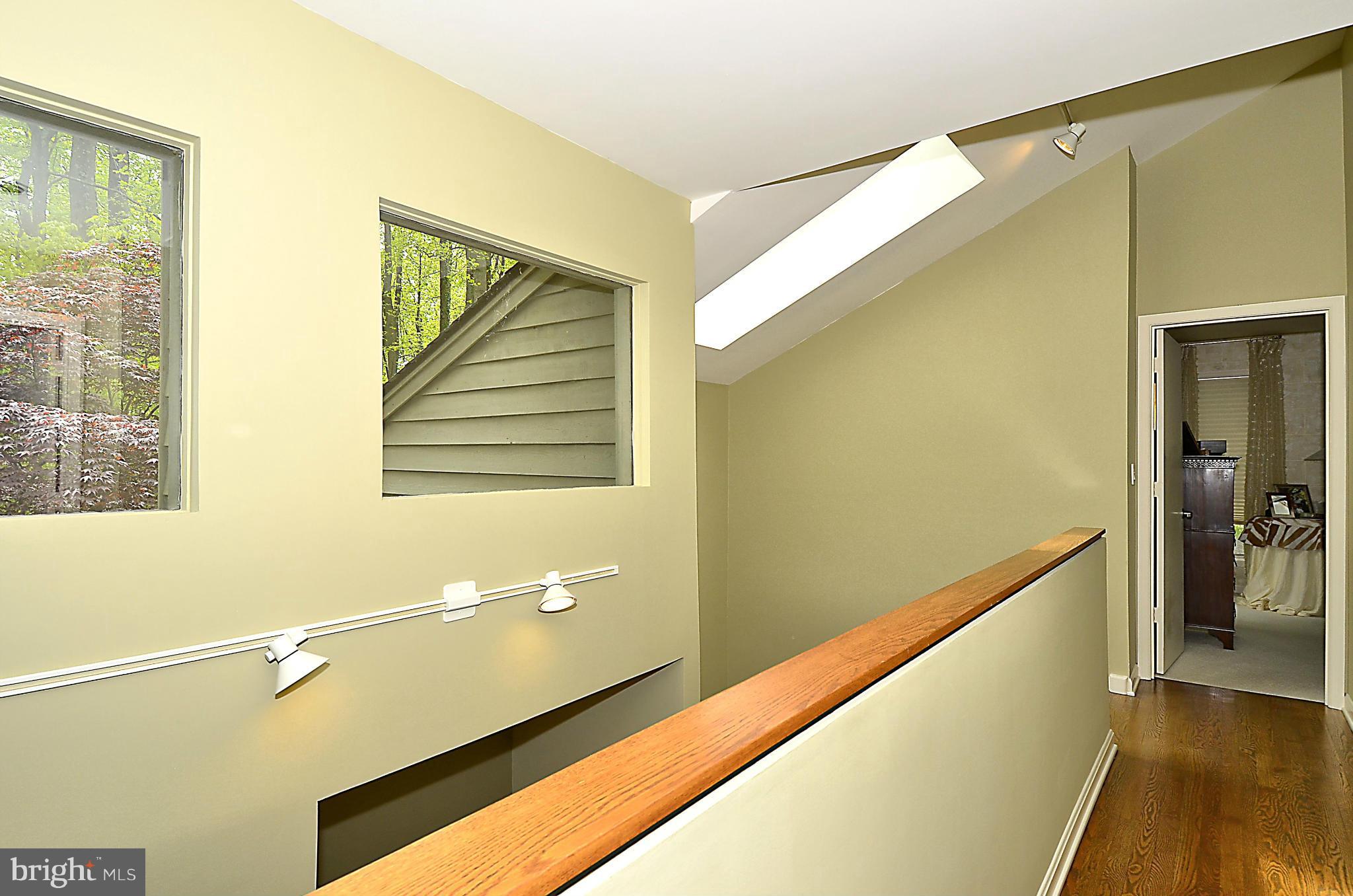1712 Woodlore Road Annapolis, MD 21401 - Photo 15 of 30 Upper level landing
