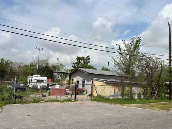a view of house with a outdoor space