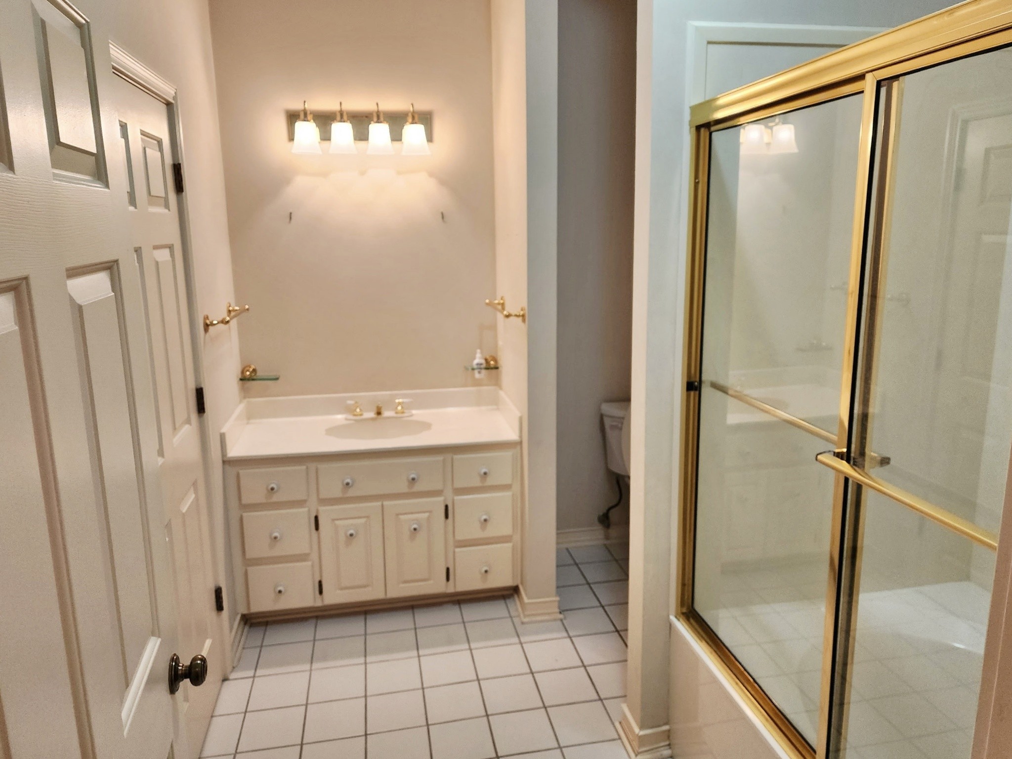 407 Tivoli Trail Springfield, TN 37172 - Photo 13 of 21 a bathroom with a shower sink and mirror
