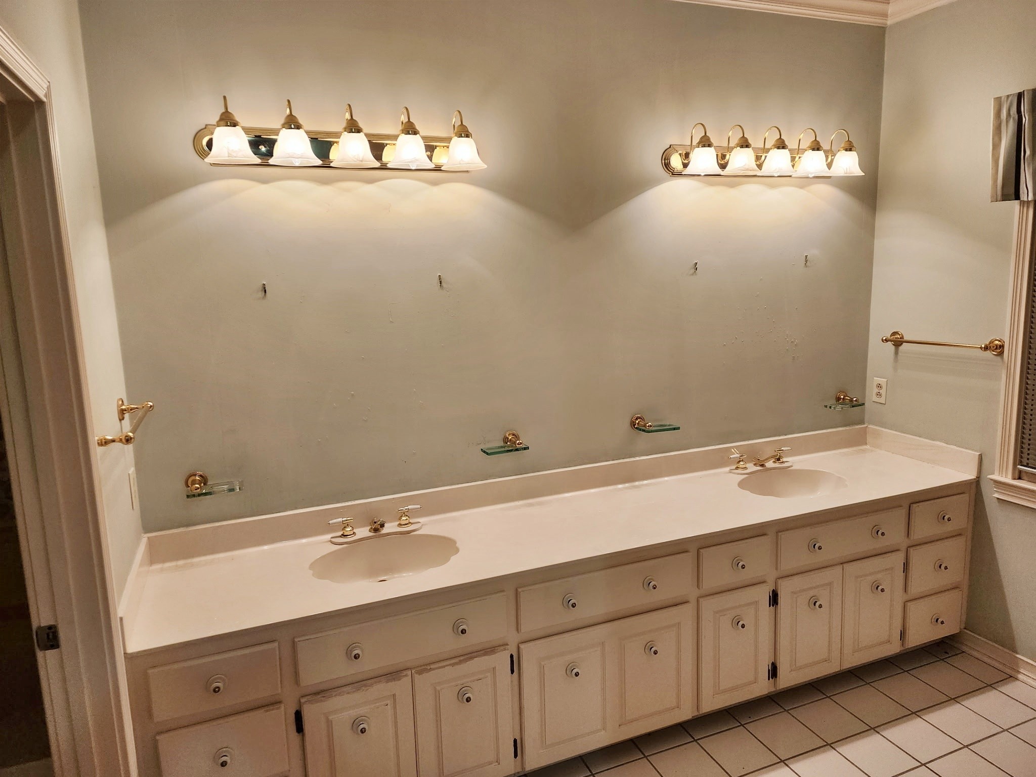 407 Tivoli Trail Springfield, TN 37172 - Photo 17 of 21 a bathroom with a double vanity sink and mirror