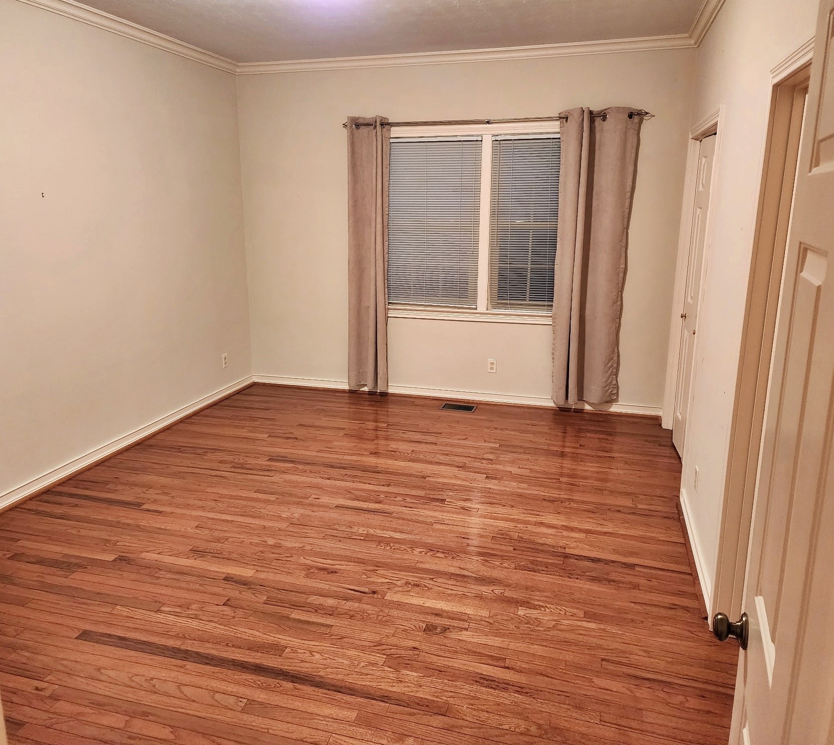 407 Tivoli Trail Springfield, TN 37172 - Photo 19 of 21 a view of an empty room with wooden floor and a window