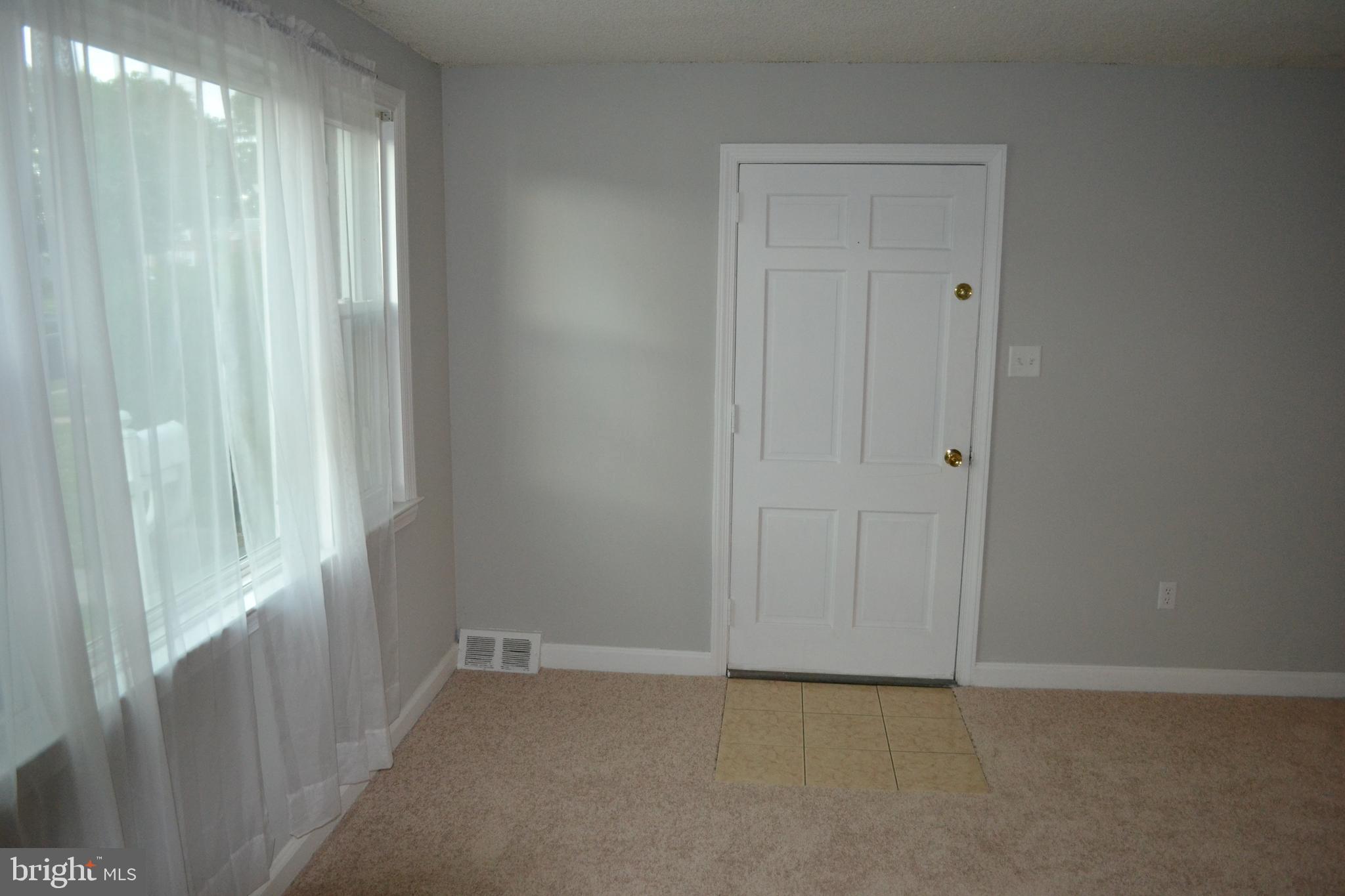 562 Michell Street Ridley Park, PA 19078 - Photo 15 of 47 Living Room