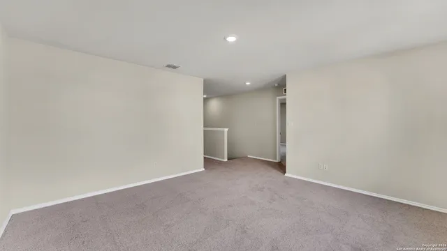 $2,100 | 812 Beacon Heights, Seguin, TX 78155