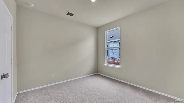 $2,100 | 812 Beacon Heights, Seguin, TX 78155