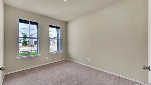 $2,100 | 812 Beacon Heights, Seguin, TX 78155